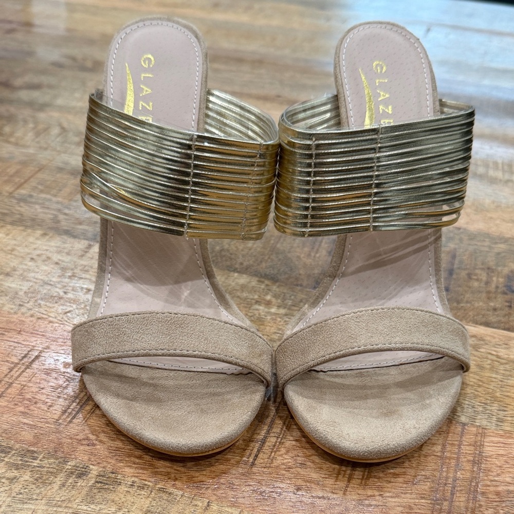 NWOT Glaze Metallic Gold and Beige Heels